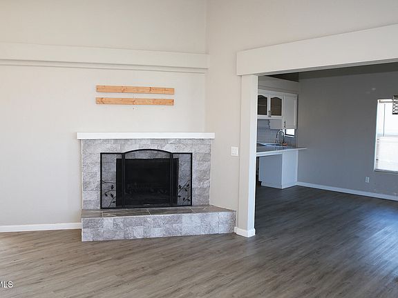 4th image of 8701 Underwood Ave