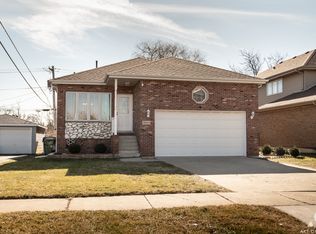6049 W 99th St, Oak Lawn, IL 60453