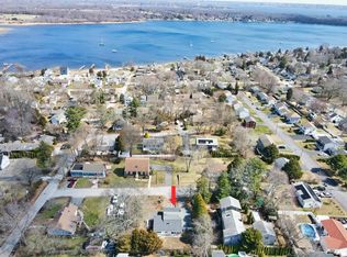 10 Claremont Ave, Bristol, RI 02809