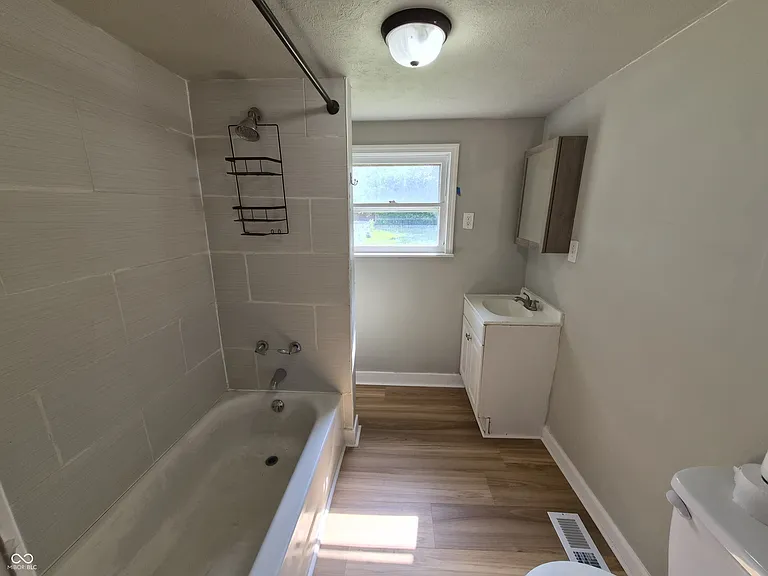 925 N Somerset Ave — Photo 13