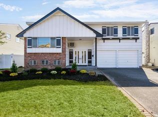 2074 Ellen Dr, Merrick, NY 11566