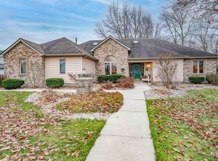 2129 Point Wood Rd, Fort Wayne, IN 46818