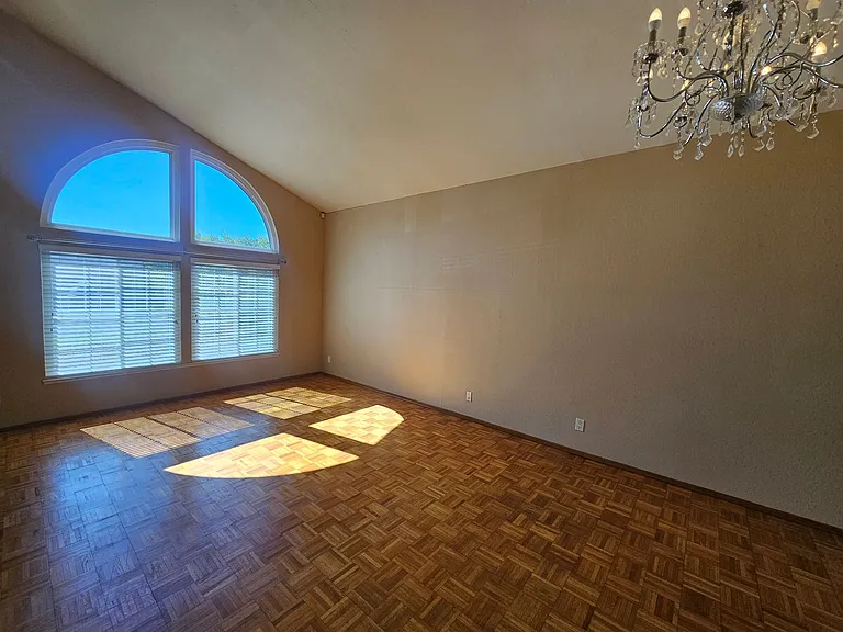 3076 Valleywood Ct — Photo 2