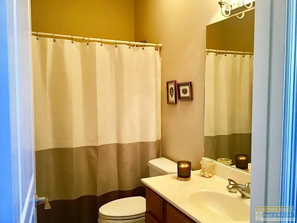 2 bed, 2.5 bath, 1363 sqft, $2,500 — Photo 2