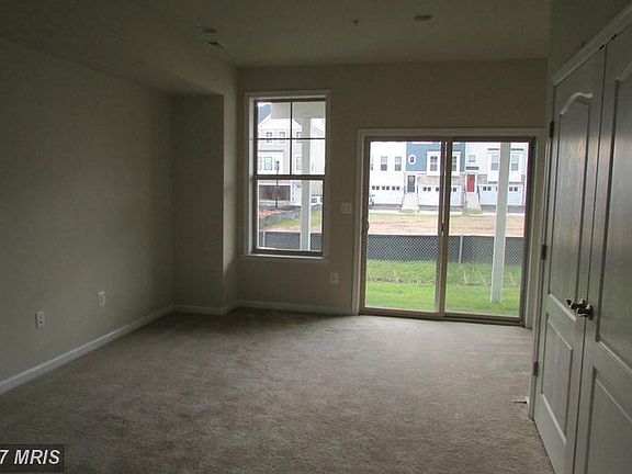 3rd image of 507 Pebblebrook Ln