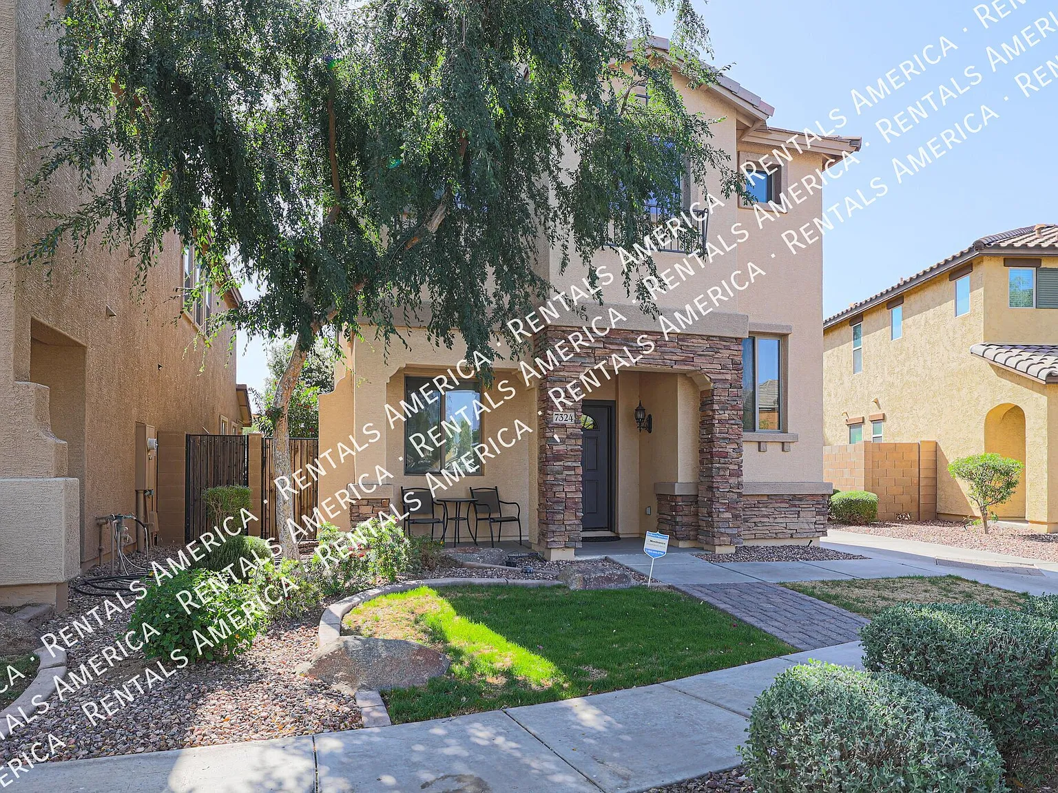 Beautiful 3 Bedroom with Loft and a Play Pool in great location! — Photo 3