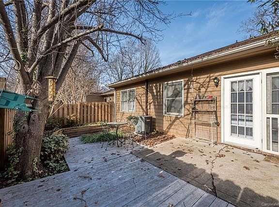 5th image of 8340 Summerglen Cres