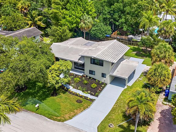 3rd image of 1701 SW 4TH Court
