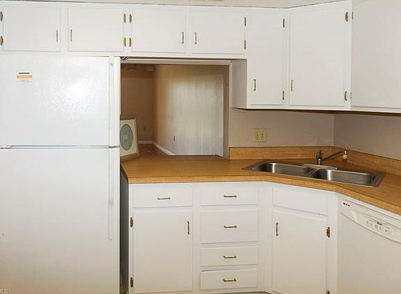3rd image of 9395 Pennsylvania Ave APT 29