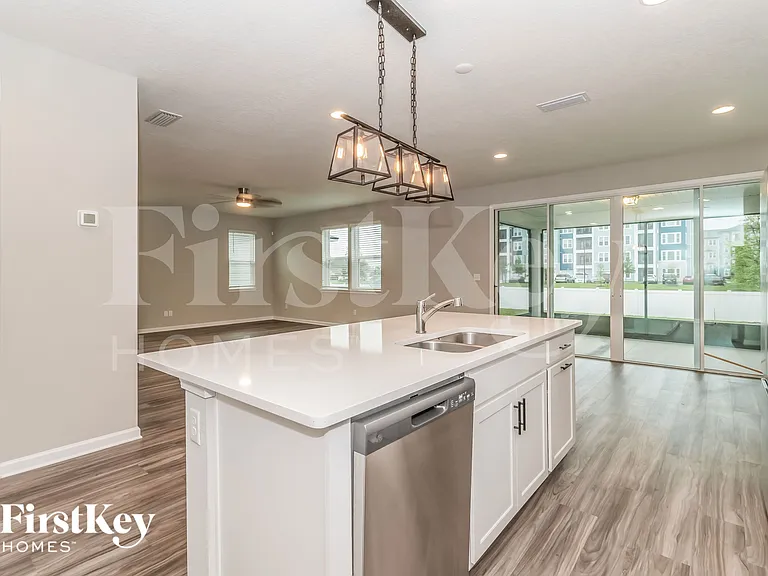 2081 Amberly Dr — Photo 7