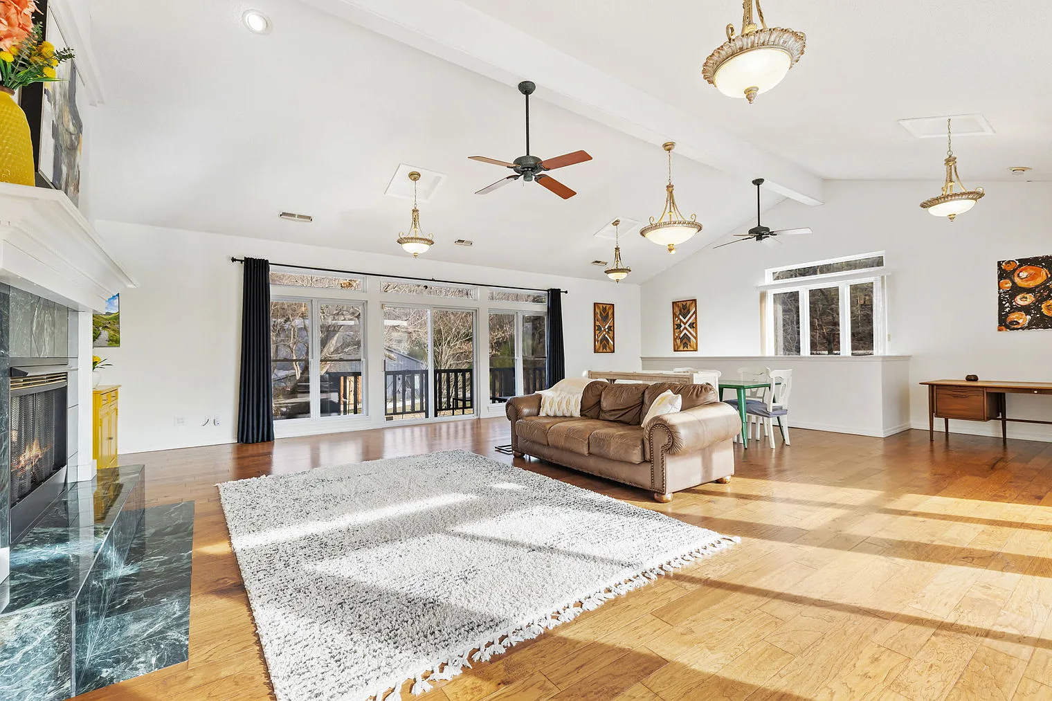 5 bed, 4.0 bath, 4650 sqft, $12,168 — Photo 4