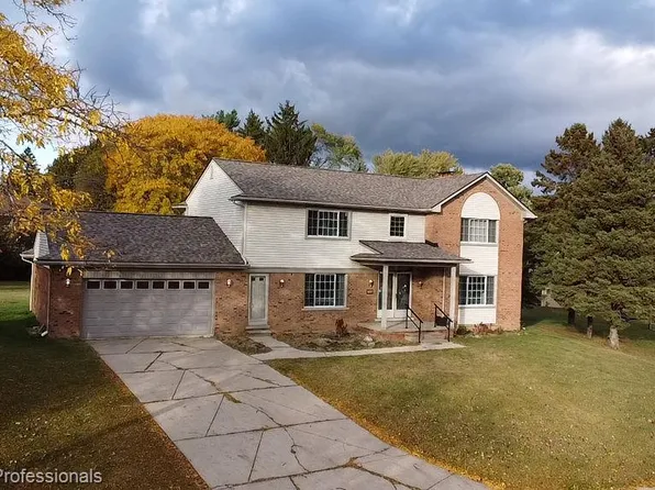 100 Longford Dr, Rochester Hills, MI 48309