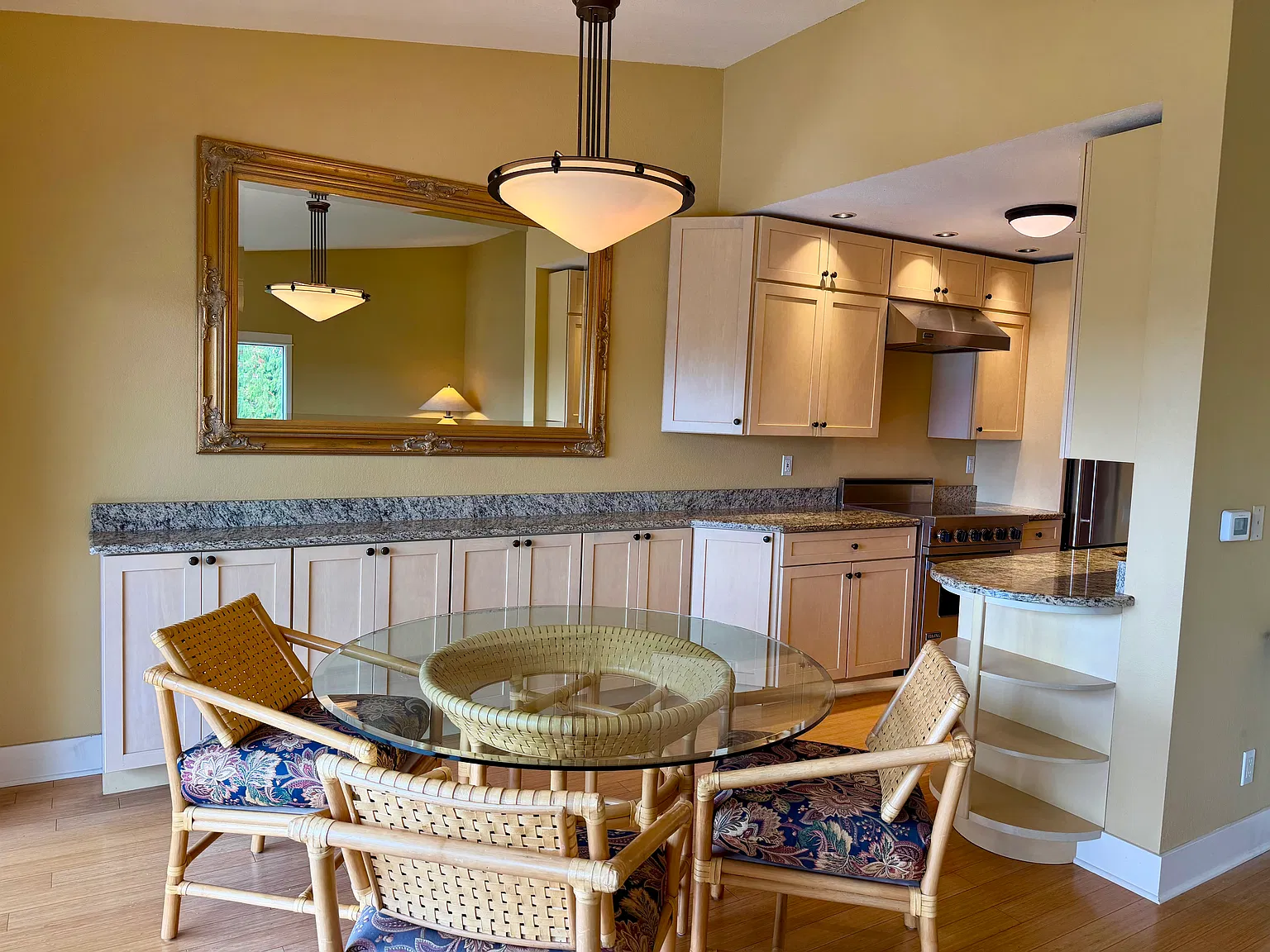 2 bed, 890 sqft, $1,880 — Photo 4