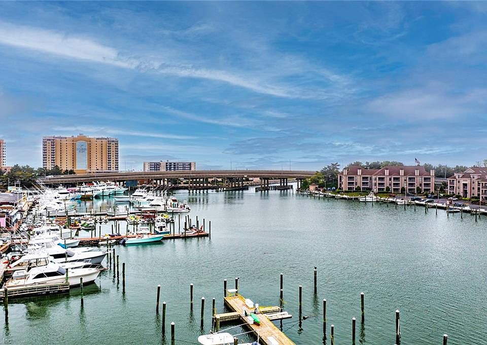 Fabulous views from this Coastal Retreat.  Sunrises from the East..