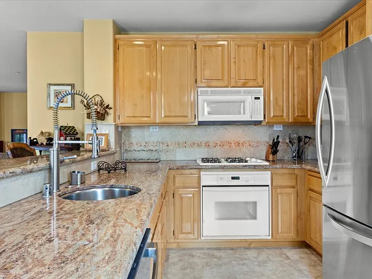 966 McClelland Dr — Photo 16