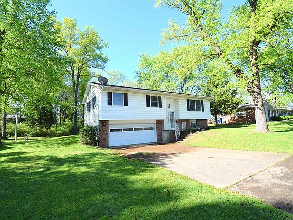 2nd image of 1805 Briarwood Dr