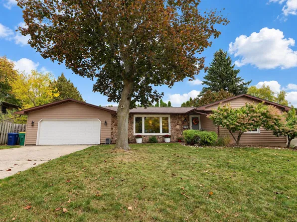 2782 Candle Ln, Green Bay, WI 54304