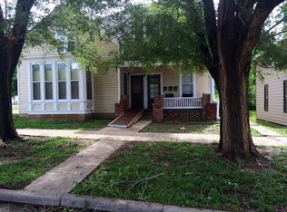 615 N Broadway St, Abilene, KS 67410