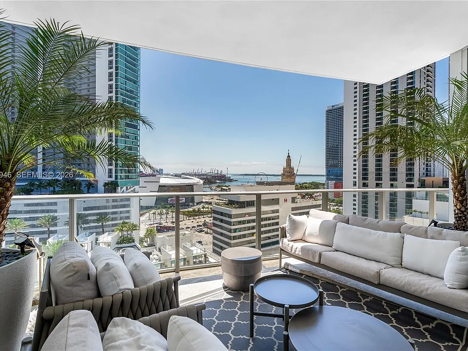 851 NE 1st Ave #1409