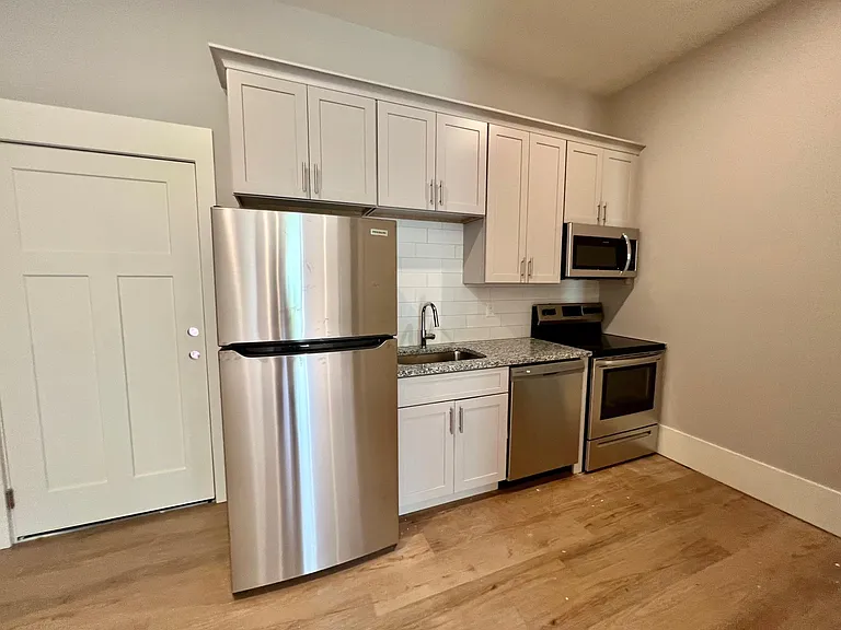 4134 N Swann St #4134 — Photo 8