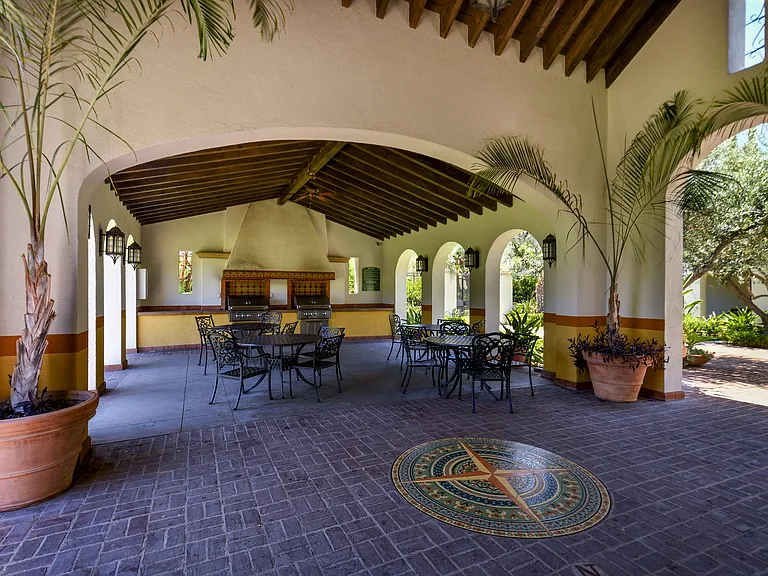 526 S Melrose St — Photo 17
