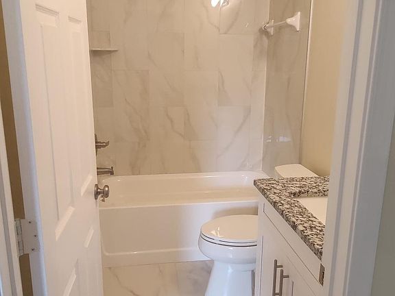 4th image of 1661 De La Vega St SE #A