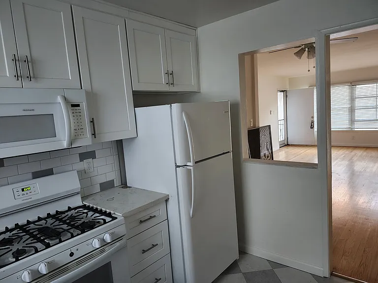 1051 S Bedford St #6 — Photo 10