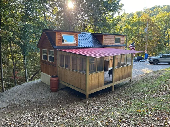 420 Hoy Run Rd, Spraggs, PA 15362