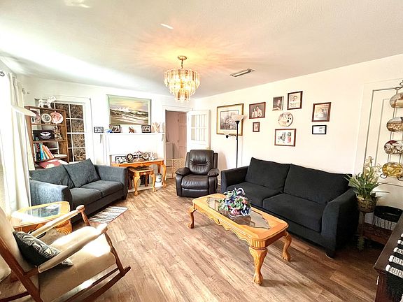 3rd image of 1010 Irwin St