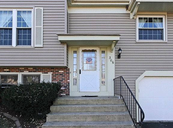 2nd image of 306 E Country Dr