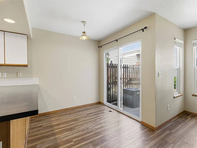1637 Westbridge Dr #J2 — Photo 7