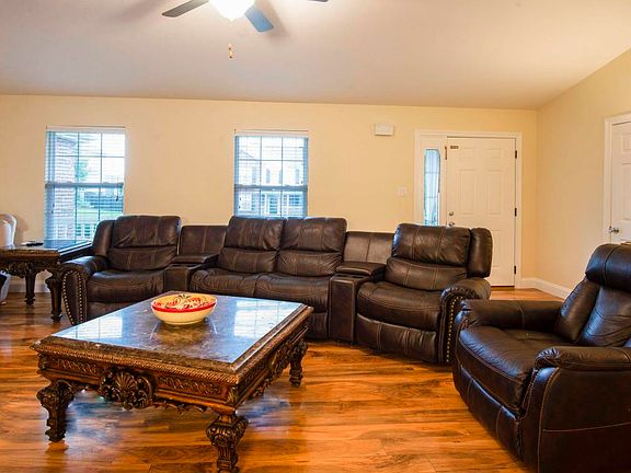 5th image of 2117 Park Grove Ln