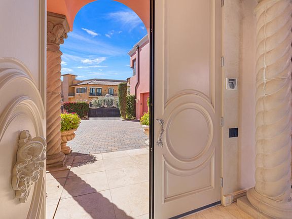 4th image of 18 Via Condotti