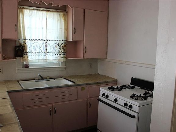 3rd image of 3472 Cadillac Dr