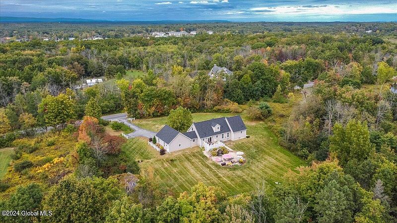 4th image of 285 Lake Road