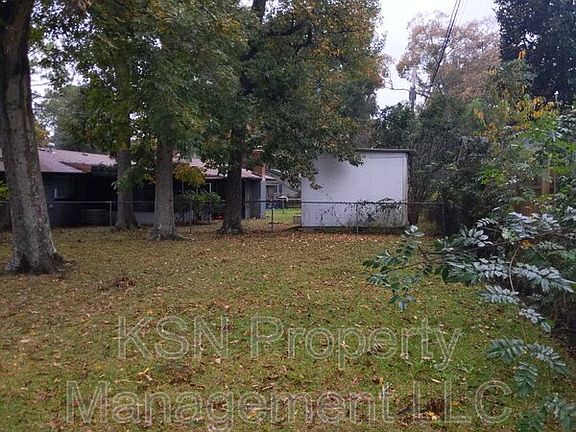 3rd image of 412 Barnhill Dr