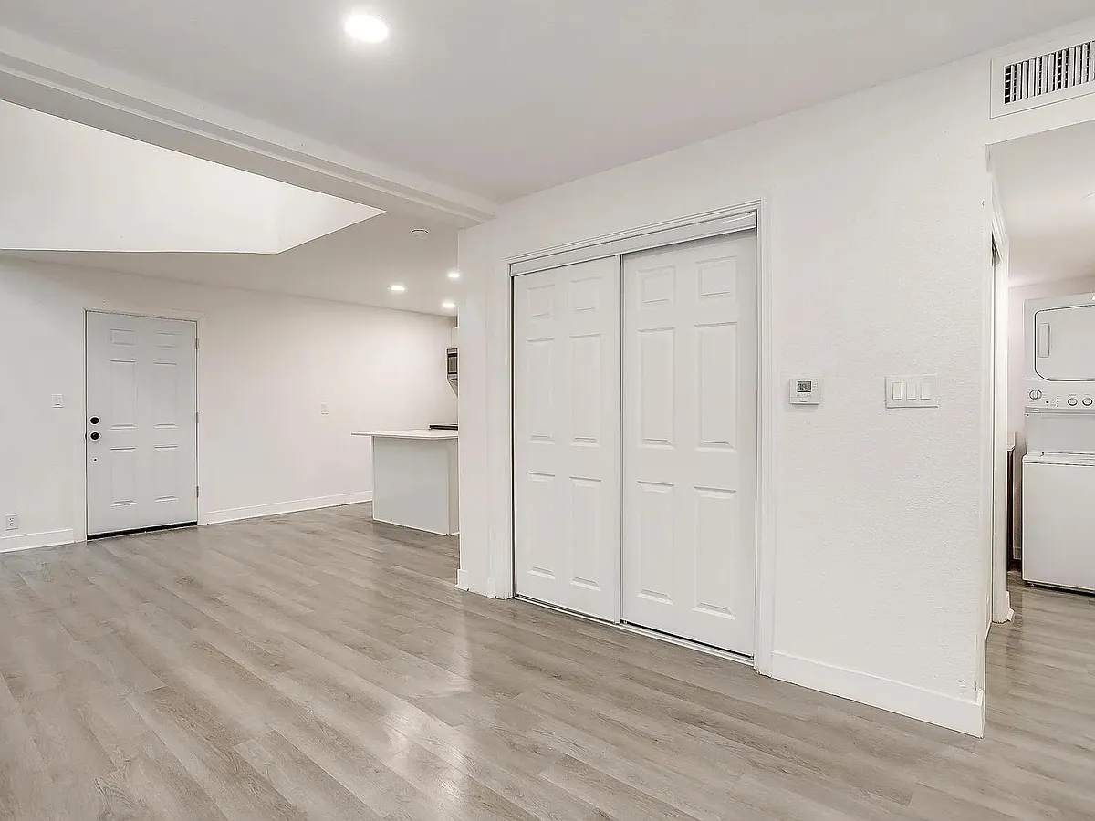 Building Photo - 7900 Brookriver Dr #1724