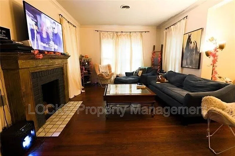 3 bed, 2.0 bath, 1858 sqft, $2,935 — Photo 3