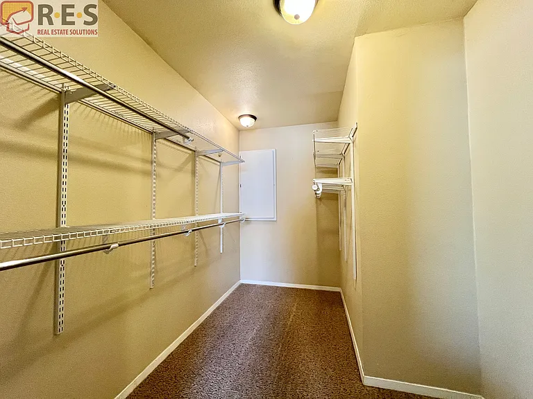 2739 Straus Ln — Photo 8