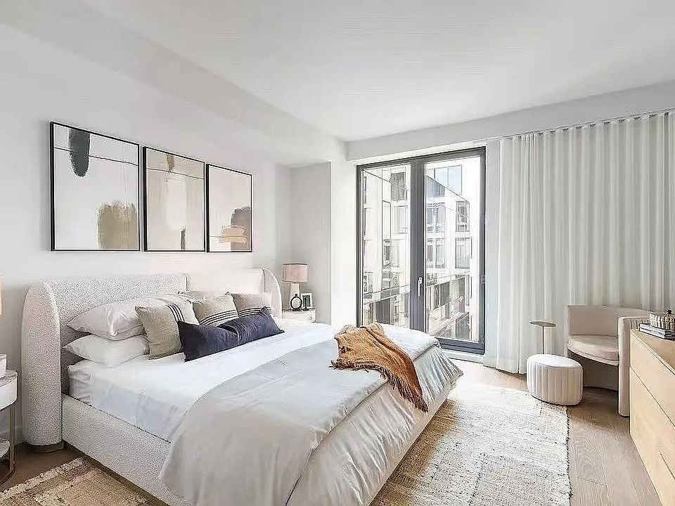 1st image of 500 W 45th St Unit 825