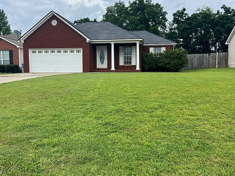 412 Fulton Dr — Photo 1