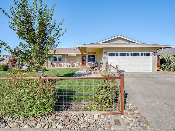 2nd image of 2443 Almaden Blvd