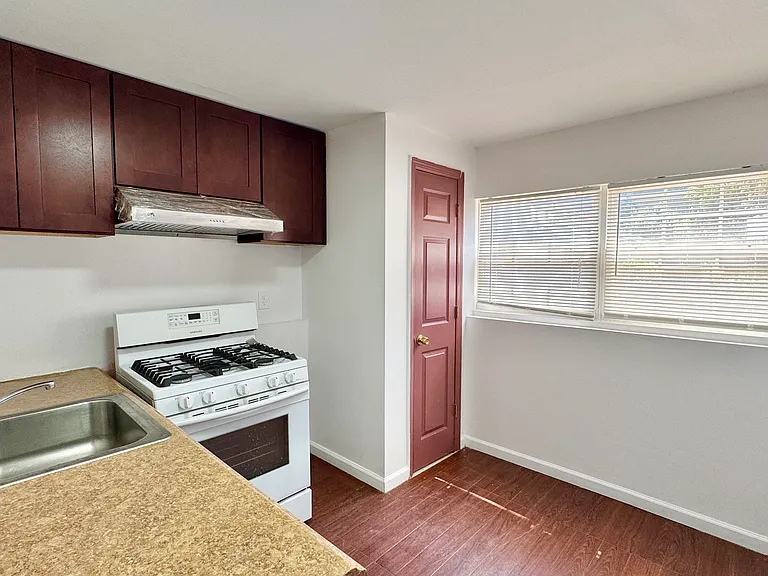 115 Haven Ave #1 — Photo 2