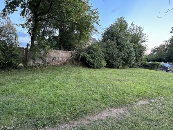 667 S 2Nd St, Plainfield City, NJ 07060