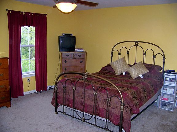 4th image of 490 Catherine Dr