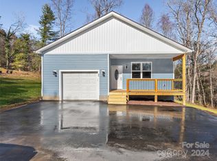 46 Smokey Quartz Ln, Flat Rock, NC 28731