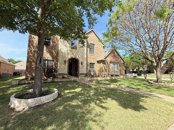 3rd image of 15031 Woodbluff Dr