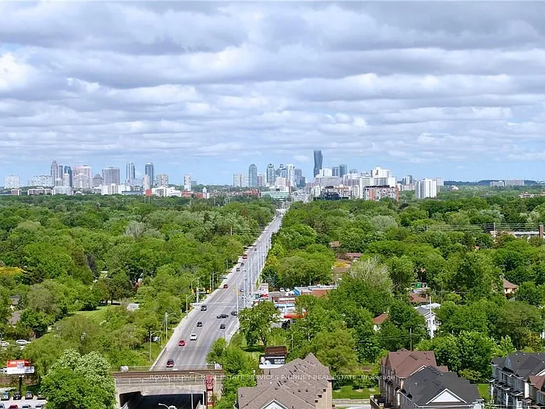 1 Hurontario St #806 — Photo 39