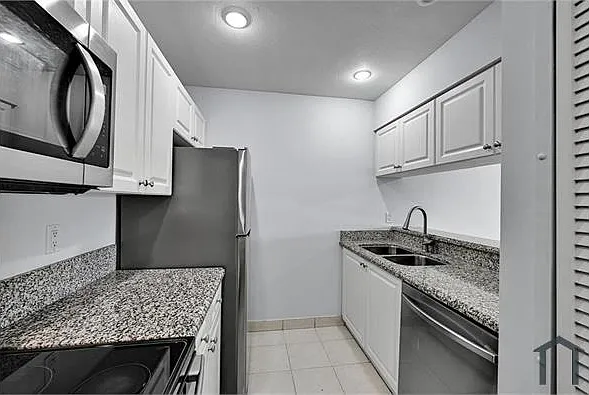 906 Twin Lakes Dr #8-J — Photo 1