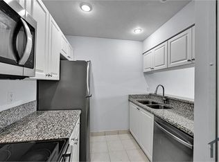906 Twin Lakes Dr #8-J, Coral Springs, FL 33071